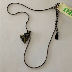 Mother of pearl choker necklace